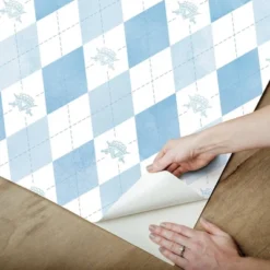 Disney Descendants The Rise Of Red - Chloe Crown Argyle Kids' Peel And Stick Wallpaper