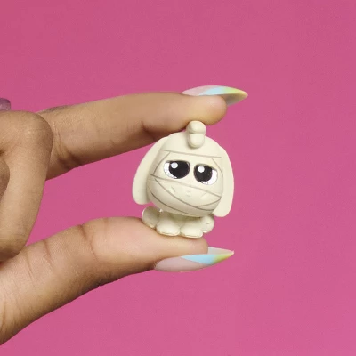 Disney Doorables Halloween Calendar: Includes 21 Plastic Mini Figures 2 Disney Doorables Halloween Calendar: Includes 21 Plastic Mini Figures - Image 2