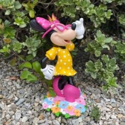 Disney 18" Minnie Mouse With Flowers Resin Statue -Disney Sales Store GUEST f0c7836f bdaa 43dd 9d62 542241450fc8