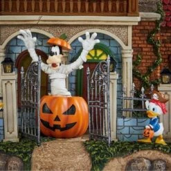 Disney Halloween Party House With Lights And Music -Disney Sales Store GUEST feb1366e 1eb0 4d5f 982f f97aad883e85